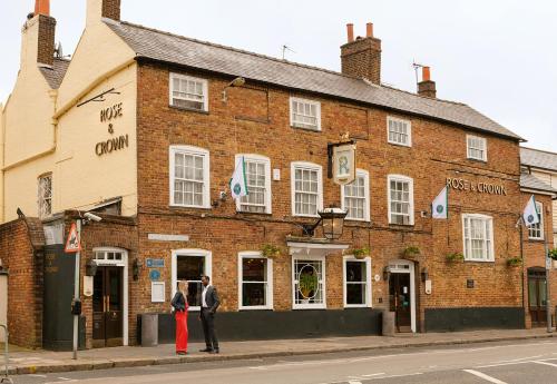 Rose And Crown Hotel - image 42