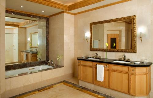 Grand Hyatt Muscat Room Type - Three-Bedroom Suite