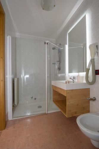 3 twin beds, 1 sofa bed