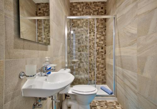 Valletta Luxe 3-Bedroom Duplex Penthouse with Sea View Terrace and Jacuzzi, La Valette (photo 9)
