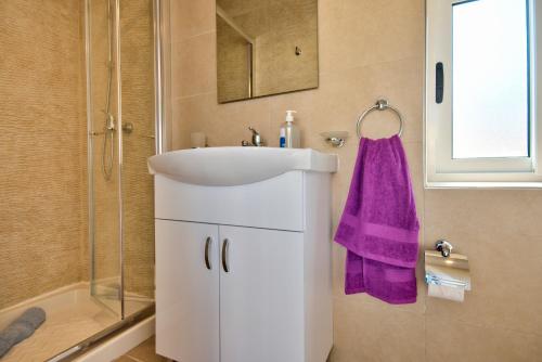 Valletta Luxe 3-Bedroom Duplex Penthouse with Sea View Terrace and Jacuzzi, La Valette (photo 3)