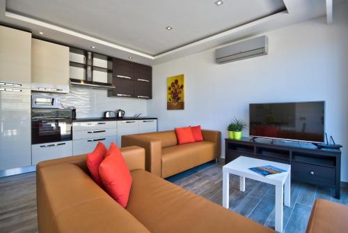 Valletta Luxe 3-Bedroom Duplex Penthouse with Sea View Terrace and Jacuzzi, La Valette (photo 6)