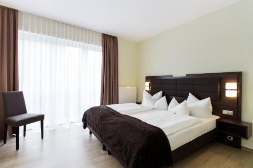 1 queen bed, 1 sofa bed