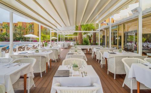 อาหารและเครื่องดื่ม, H10 Cambrils Playa in บีลาฟอร์ตูนี