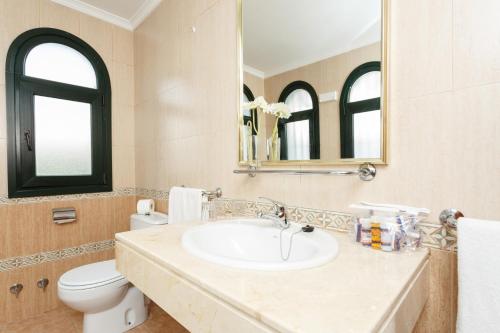 Globales Pueblo Andaluz – San Pedro De Alcantara, SC