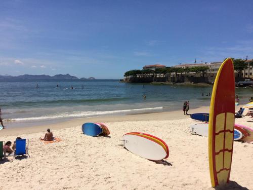 COPACABANA QUADRA DA PRAIA, 2 Quartos e Sala - NO POSTO 6 - Tap to explore photos