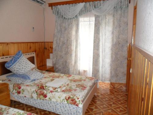 Rooms for temporary accommodation for holidaymakers