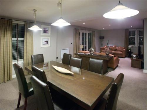 Cameron Club Three Bedroom Auchentullich Cottage L102