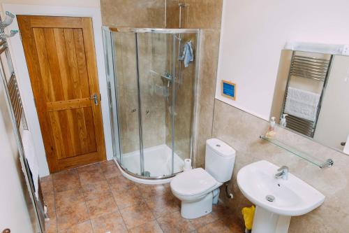 Bathroom, Incheoch Farm Granary in Alyth