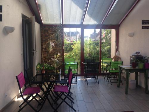 設施, 托耶酒店 (Hotel De Troyes) in 聖皮耶爾廣場