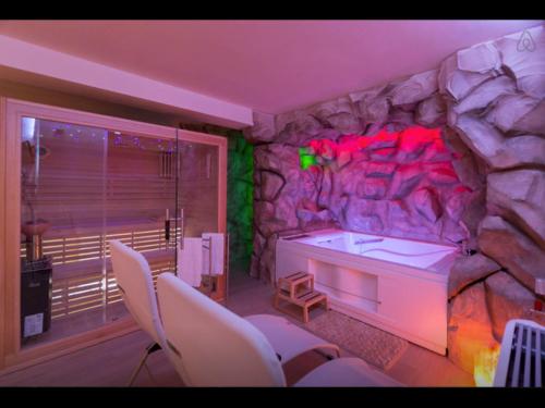Suite with private Spa - Basement
