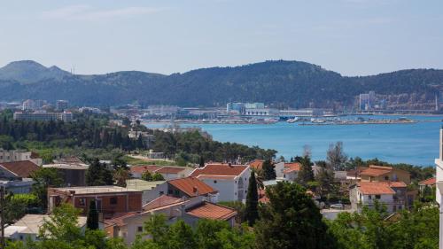 Apartment with Sea View image 1