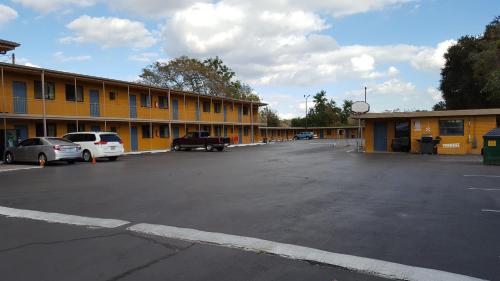 Budget Motel - image 8