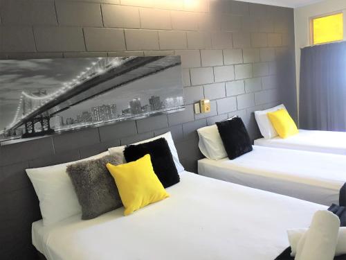 1 double bed, 3 twin beds