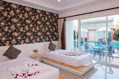 room detail thumbnail 1