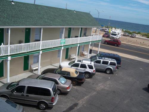 Desert Palm Inn Motel - image 2
