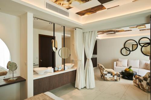 Executive Suite image 8