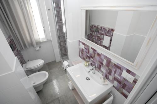 Standard Double or Twin Room with Balcony image 4