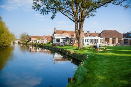 The Legacy Rose & Crown Hotel - Accommodation - Salisbury