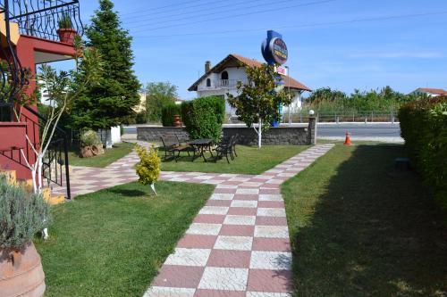 Exterior view, Porto Lagos Rooms in Mandra