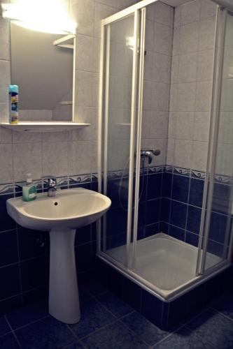 2 bedrooms, 3 beds