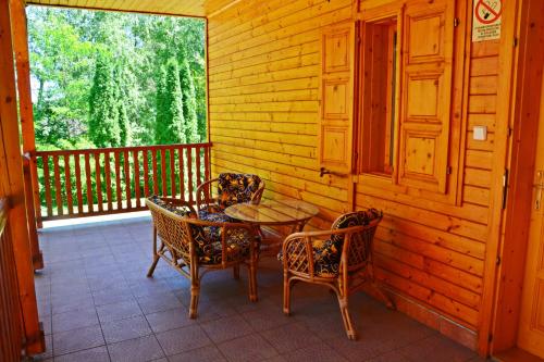 2 bedrooms, 4 beds