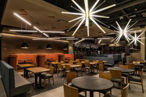 100670033 Hôtel & Suites Normandin Lévis