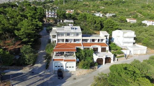 Guest house Fenix Brela 2