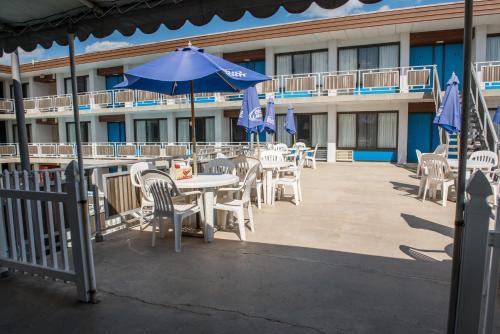 Windjammer Motor Inn 5