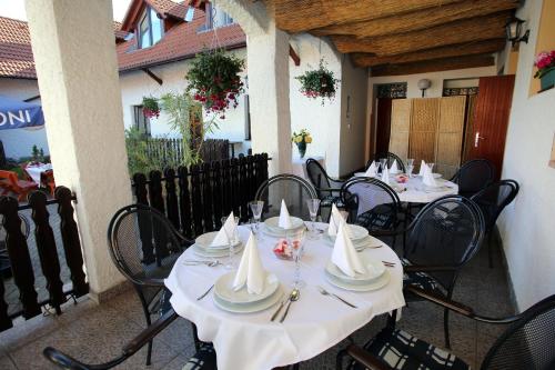 Restaurant penzion u Buchlovskeho zamku - image 6