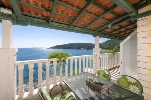 Superb Beachfront Luxury Seaview with Private Beach 3