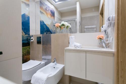 Apartment with Mountain View image 2