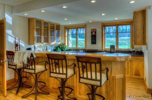 The Lodge at Trout Creek Bed and Breakfast - image 7