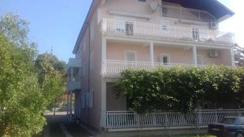  Apartman Jezidžić, Pension in Kaštela