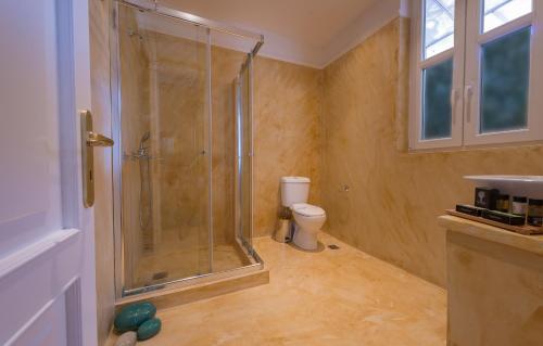 Palladian Home - image 5