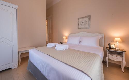 Palladian Home - image 10