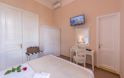 Palladian Home - main image