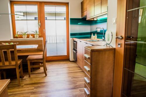 кухня, Apartments BBI in Луце