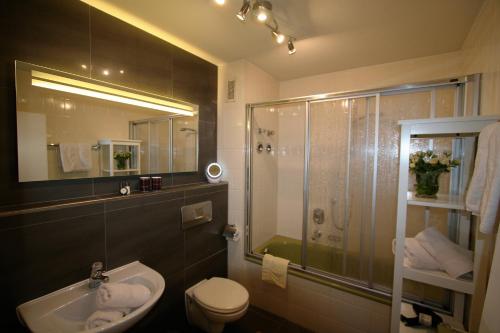 Apartment with Balcony image 6
