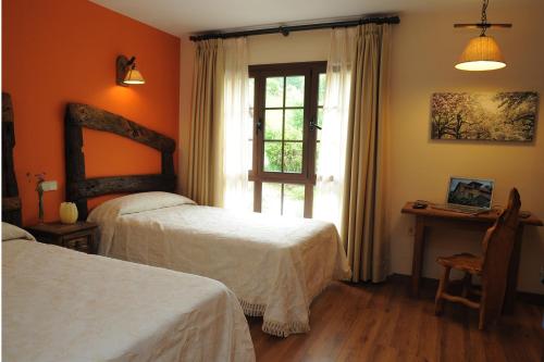 2 twin beds
