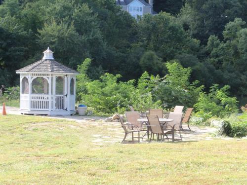 Chalet Inn & Suites in Centerport, USA