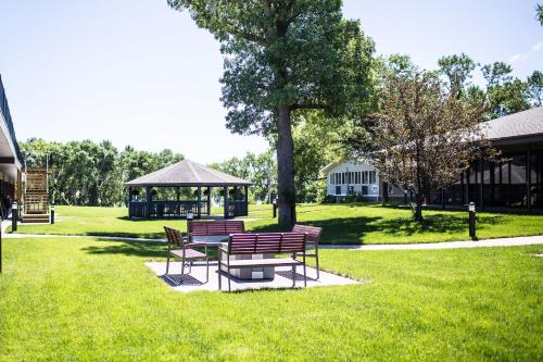 Okoboji Commons Hotel - image 2