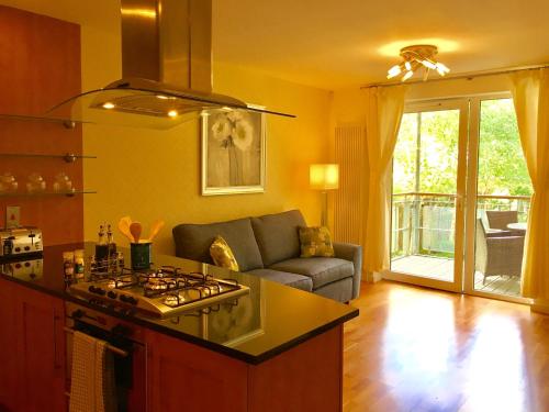 Edinburgh Old Town - image 13