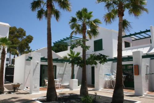 Apartamentos las Acacias - image 3