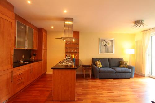 Edinburgh Old Town - image 2