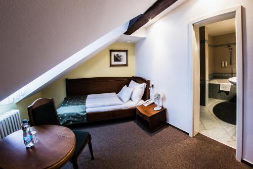 Single Room with Castle View image 4