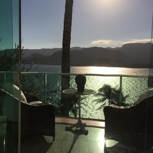 ระเบียง/ชานเรือน, Suites na Casa da Praia in กัมบากวารา