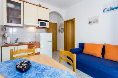 Apartments in Villa TOP TROGIR Set in a prime location of Trogir, Apartments in Villa TOP TROGIR puts everything the city has to offer just outside your doorstep. Offering a variety of facilities and services, the hotel provides al