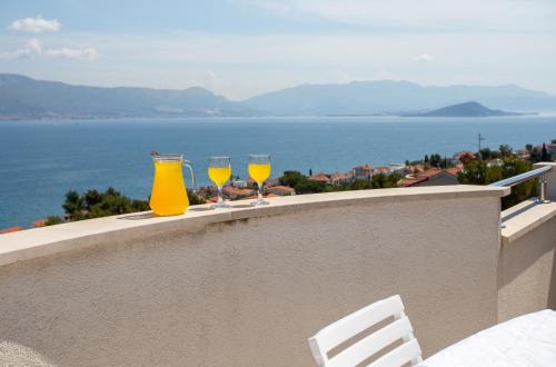 Apartments in Villa TOP TROGIR Slatine