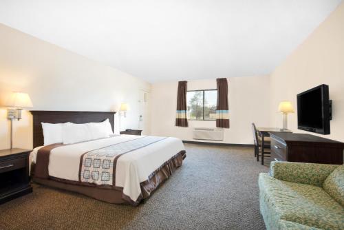 Days Inn by Wyndham Hobbs - image 6